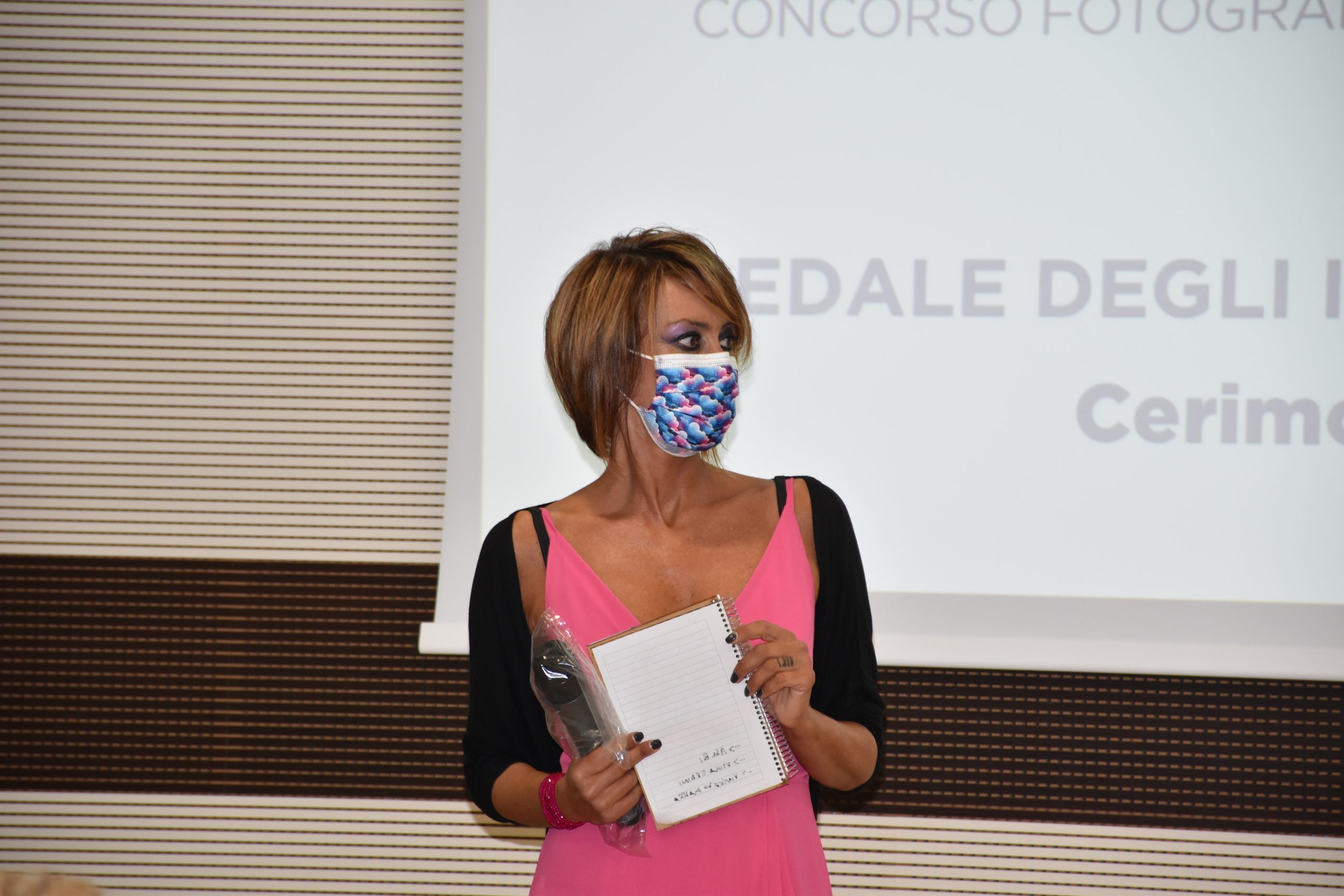 La scrittrice Roberta Invernizzi alla premiazione dell'edizione 2021 del concorso letterario Gim, fra sogno e realtà del Fondo Edo Tempia di Biella.